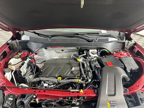 Used 2025 Chevrolet Trax LT w/ LT Convenience Package image 33