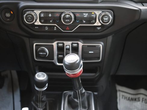 Used 2018 Jeep Wrangler Unlimited Sahara AWD/4WD image 21