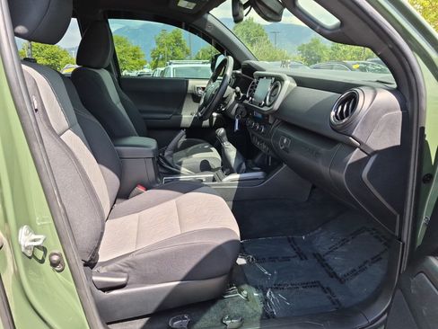 Used 2021 Toyota Tacoma TRD Off-Road w/ Technology Package AWD/4WD image 30