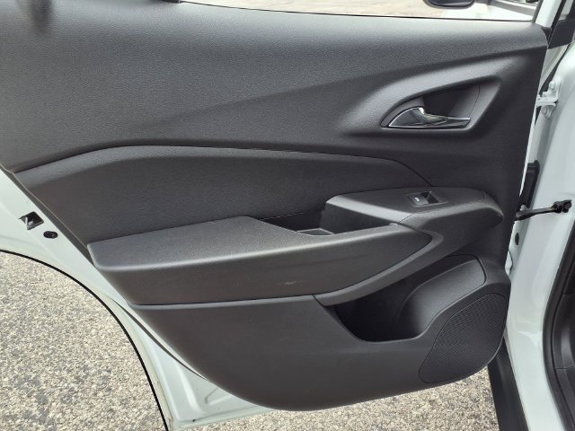 Used 2025 Chevrolet Trax LT FWD image 43