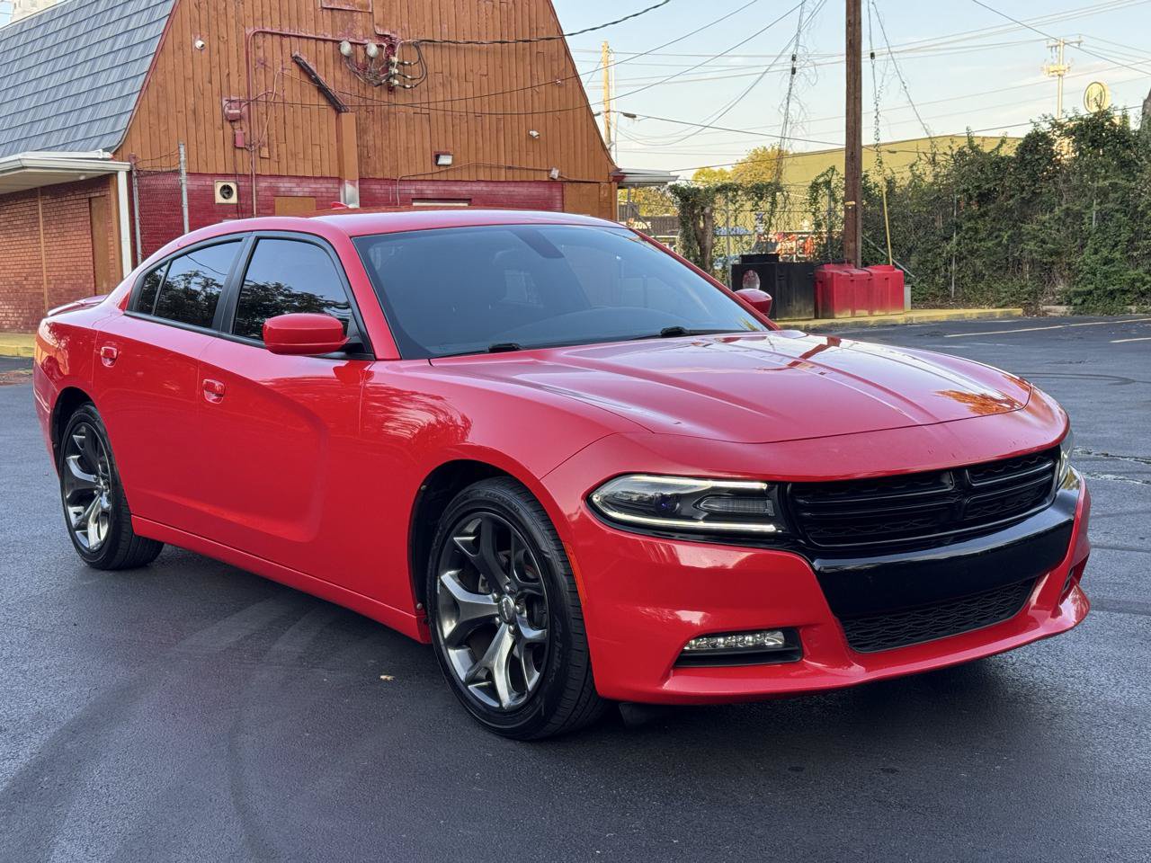Used 2015 Dodge Charger SXT RWD image 2