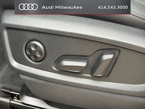Used 2024 Audi Q5 e Premium Plus w/ Premium Plus Package AWD/4WD image 22
