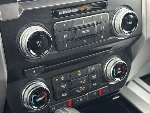 Used 2017 Ford F150 Platinum w/ Technology Package image 21