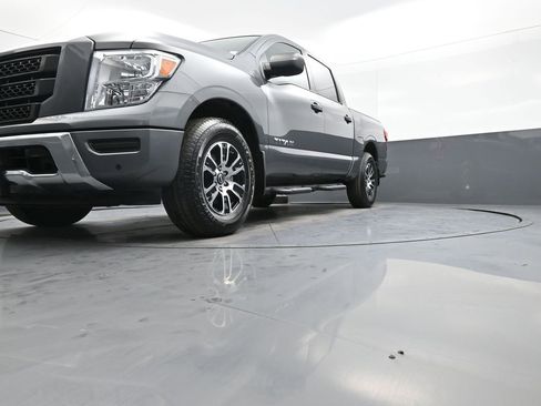 Used 2024 Nissan Titan SV w/ SV Convenience Package image 23