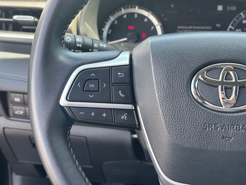 Used 2025 Toyota Highlander LE FWD image 15