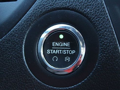 Used 2018 Ford Explorer XLT image 31