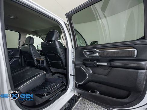 Used 2022 RAM 1500 Laramie AWD/4WD image 38