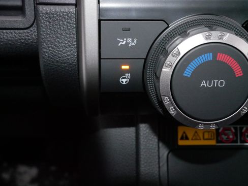 Certified 2025 Toyota 4Runner TRD Off-Road Premium image 29