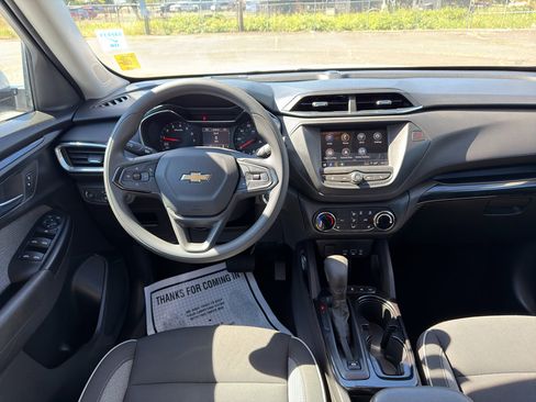 Used 2023 Chevrolet TrailBlazer LT AWD/4WD image 17