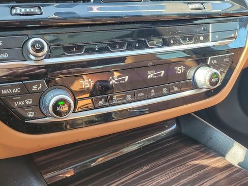 Used 2023 BMW 530e xDrive w/ Premium Package image 16