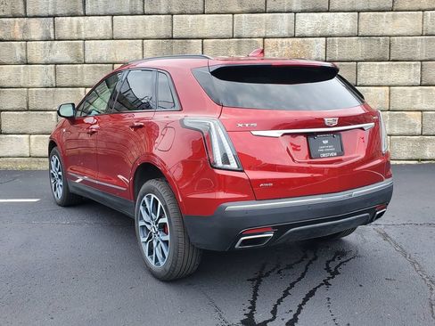 Certified 2024 Cadillac XT5 Sportv w/ LPO, Floor Liner Package AWD/4WD image 3