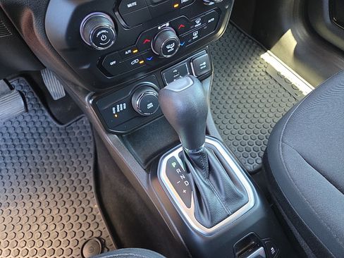 Used 2023 Jeep Renegade Altitude w/ Convenience Group I AWD/4WD image 26