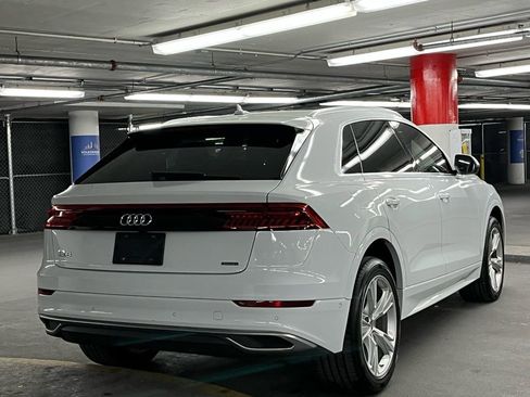 Used 2023 Audi Q8 Premium image 5