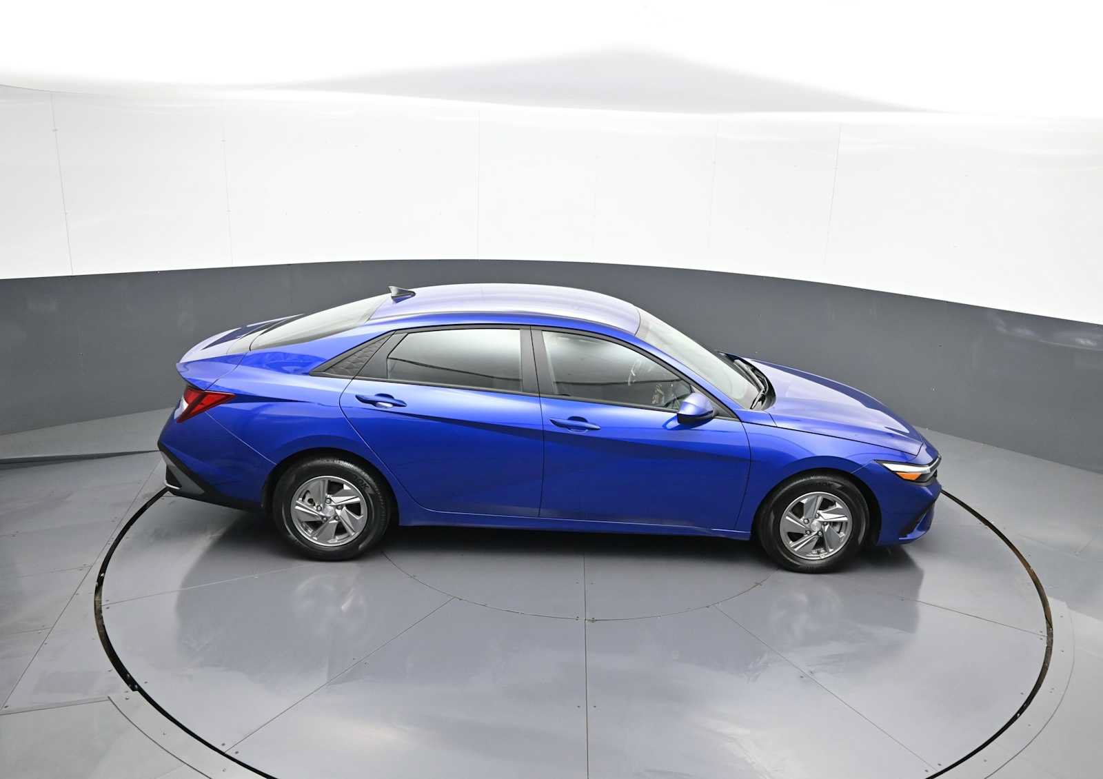 Certified 2025 Hyundai Elantra SE w/ Cargo Package FWD image 35