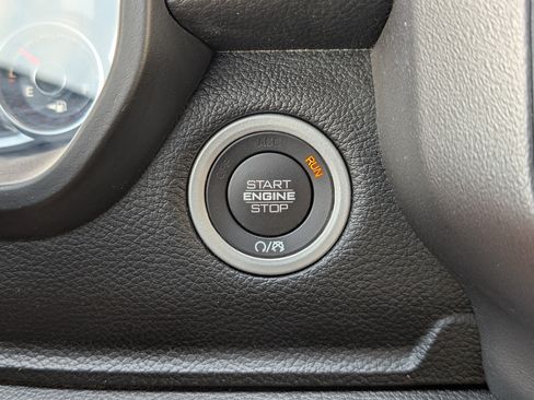 Used 2019 RAM 1500 Big Horn AWD/4WD image 32
