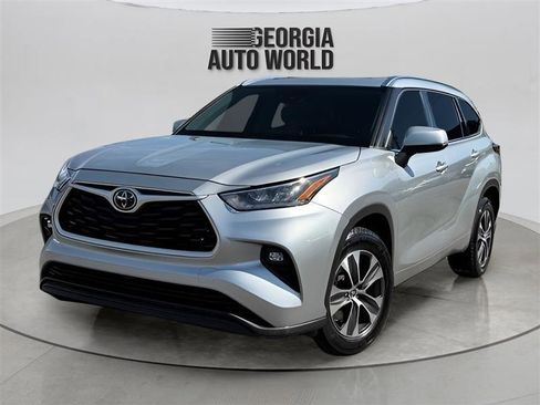 Used 2020 Toyota Highlander XLE image 4