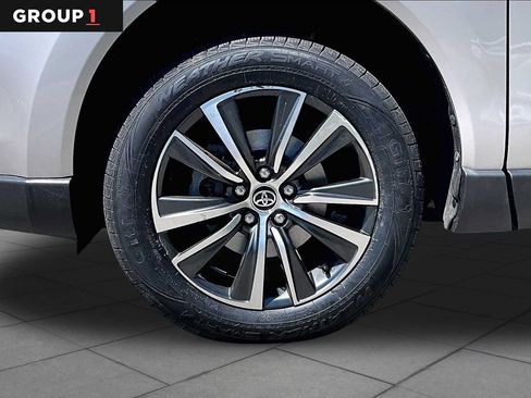 Used 2023 Toyota Venza LE AWD/4WD image 10