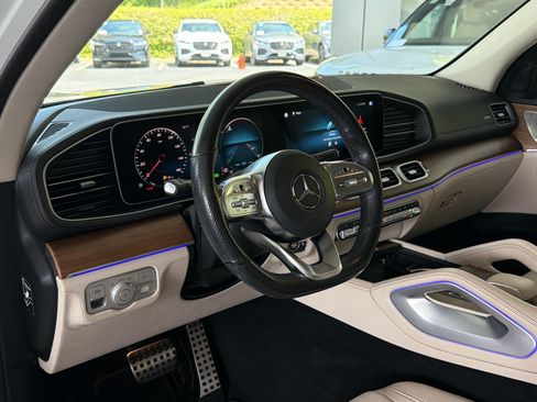 Used 2023 Mercedes-Benz GLS 450 4MATIC image 4