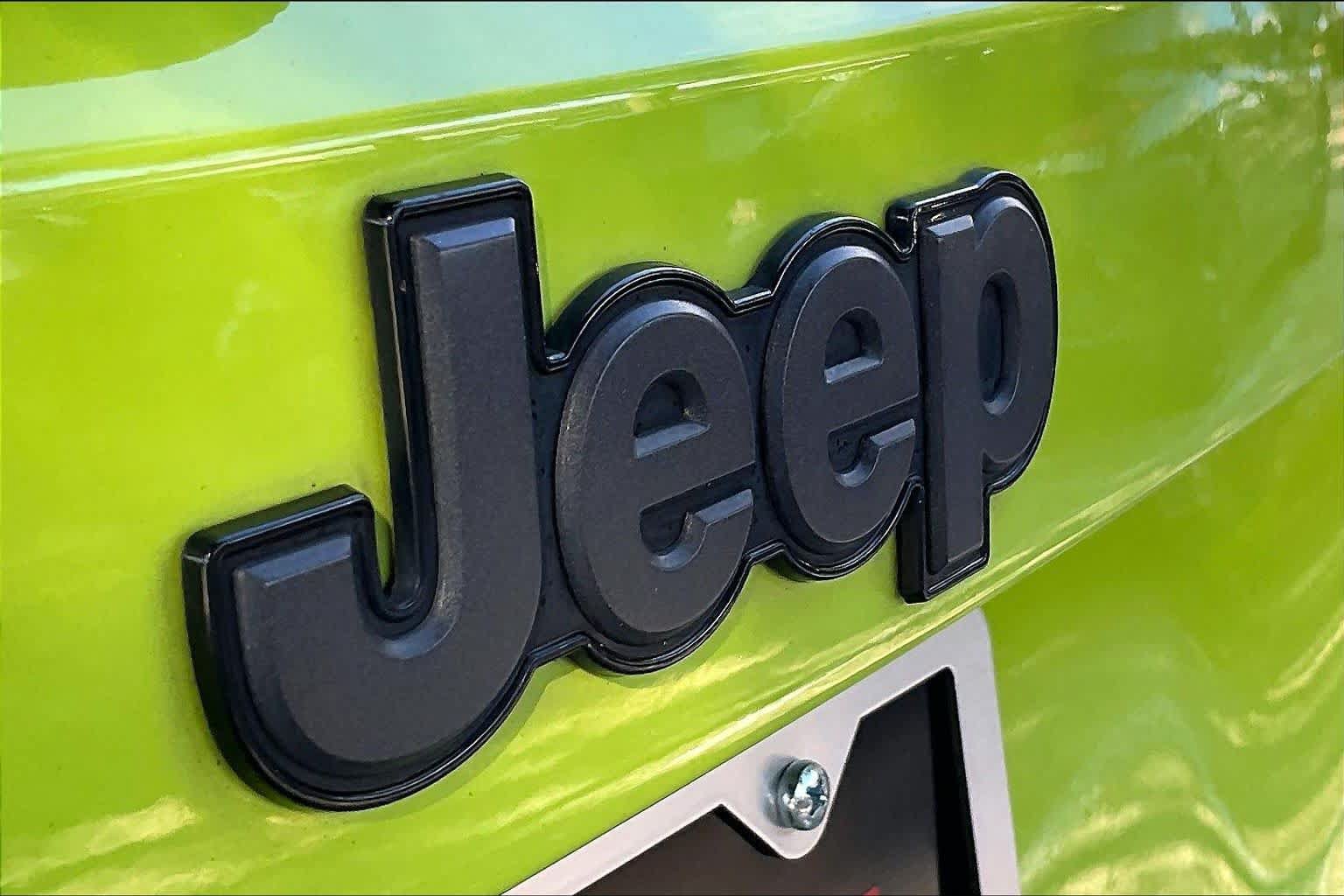 Used 2017 Jeep Renegade Trailhawk w/ Premium Trailhawk Package AWD/4WD image 31