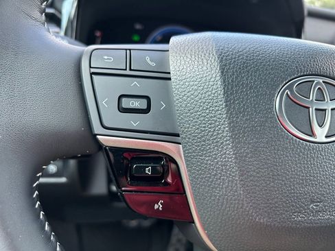 Used 2025 Toyota Camry SE w/ Convenience Package FWD image 20