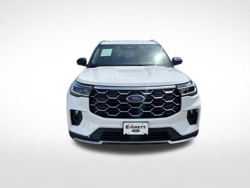 Used 2026 Ford Explorer Platinum AWD/4WD image 2
