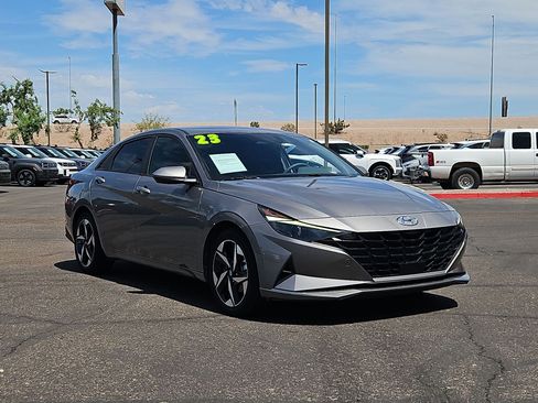 Used 2023 Hyundai Elantra SEL w/ Convenience Package FWD image 3