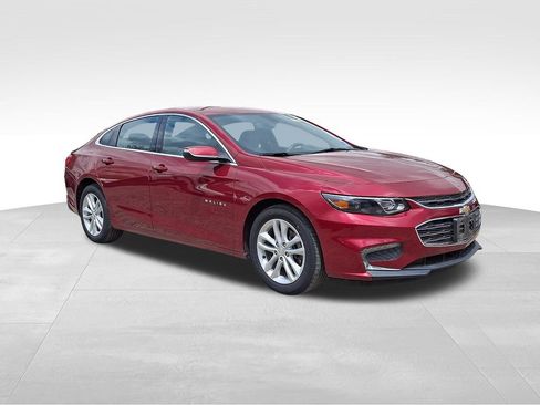 Used 2018 Chevrolet Malibu LT FWD image 1