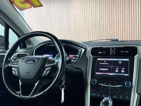 Used 2013 Ford Fusion SE FWD image 8