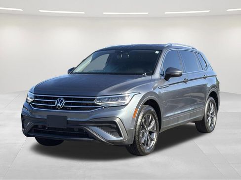 Used 2023 Volkswagen Tiguan SE FWD image 1