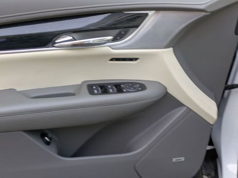 Used 2023 Cadillac XT6 Premium Luxury image 13