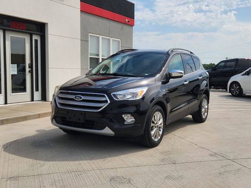 Used 2018 Ford Escape SE w/ SE Sync 3 Package AWD/4WD image 2