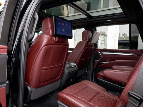 Used 2026 Cadillac Escalade Sport AWD/4WD image 23