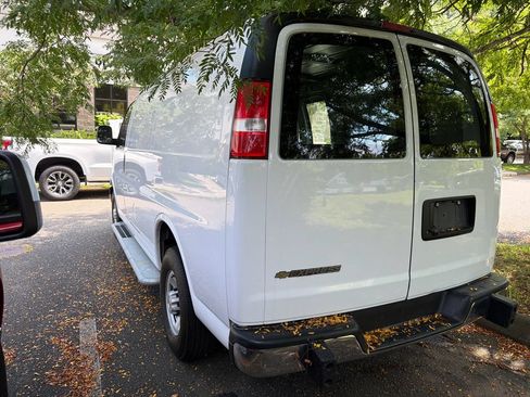 Used 2024 Chevrolet Express 2500 w/ Driver Convenience Package RWD image 9
