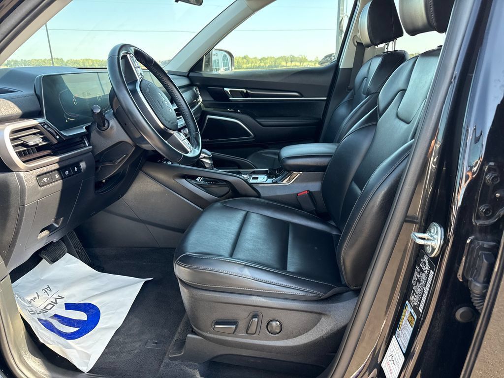 Used 2025 Kia Telluride S AWD/4WD image 9