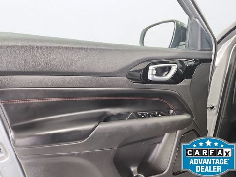 Used 2023 Jeep Compass Trailhawk AWD/4WD image 18
