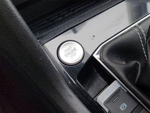 Used 2025 Volkswagen Taos SEL image 16