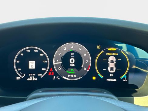 Used 2025 Porsche 911 Carrera GTS image 24