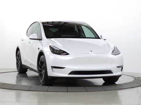 Used 2022 Tesla Model Y Long Range AWD/4WD image 1