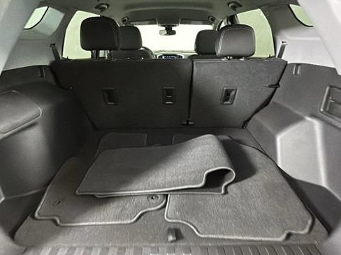 Used 2023 GMC Terrain SLE w/ Driver Convenience Package FWD image 28