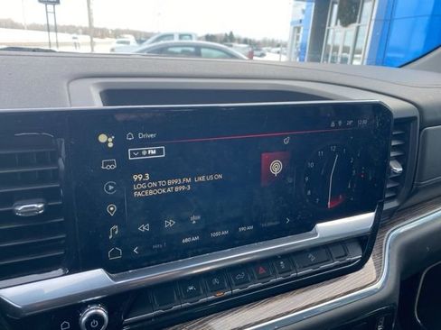 Used 2023 GMC Sierra 1500 SLE image 12