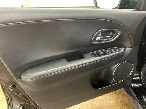Used 2018 Honda HR-V EX-L image 8