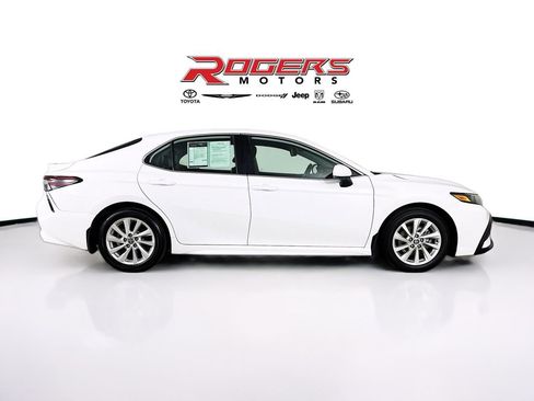 Used 2024 Toyota Camry SE FWD image 14