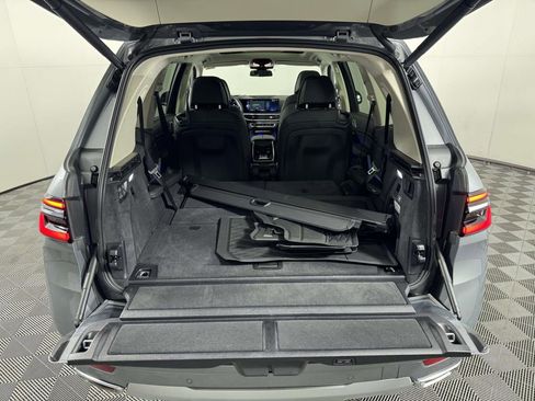 Used 2024 BMW X7 xDrive40i w/ Climate Comfort Package image 14