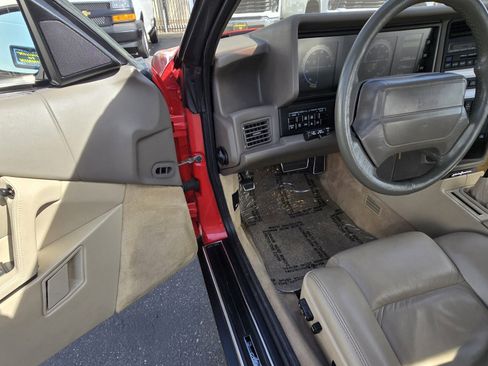 Used 1993 Cadillac Allante image 29