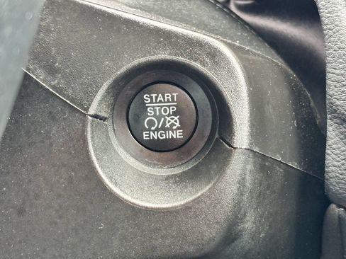 Used 2018 Jeep Compass Latitude w/ Popular Equipment Group FWD image 22