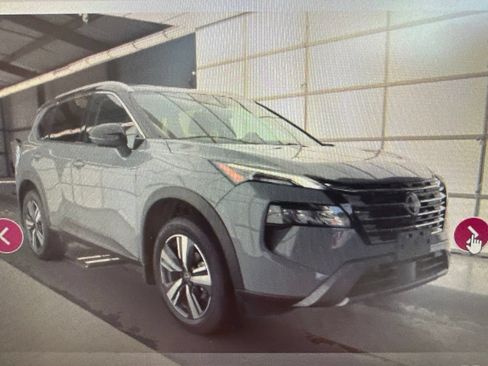 Used 2025 Nissan Rogue SL AWD/4WD image 3