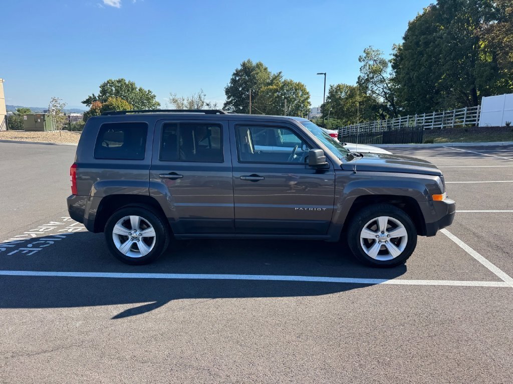 Used 2016 Jeep Patriot Latitude w/ Sun/Sound Group AWD/4WD image 13