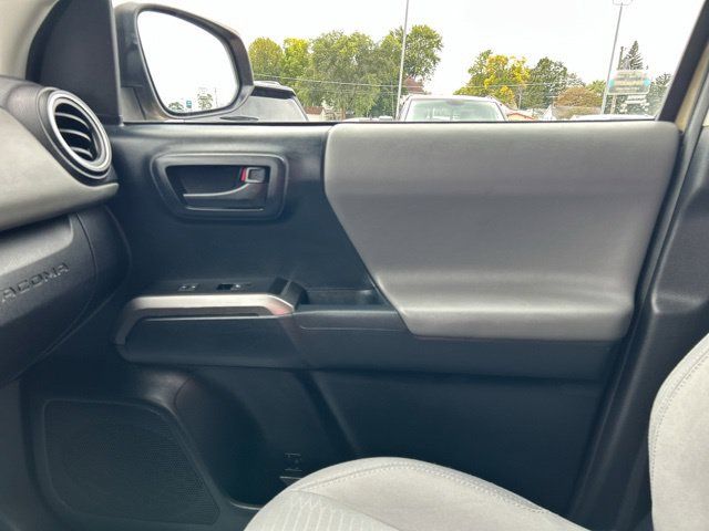 Used 2019 Toyota Tacoma SR5 AWD/4WD image 37