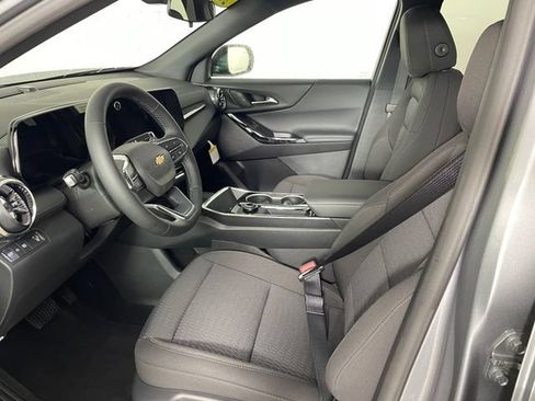 Used 2026 Chevrolet Equinox LT FWD image 2