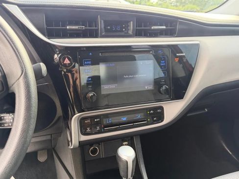 Used 2017 Toyota Corolla LE FWD image 18